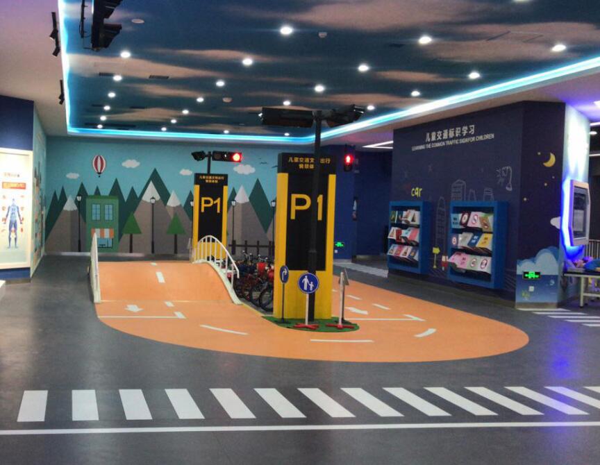 行人該如何避免交通事故，vr交通安全科普體驗館來教你