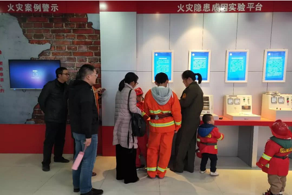 高層住宅發生火災如何逃生，消防安全科普館給你支招