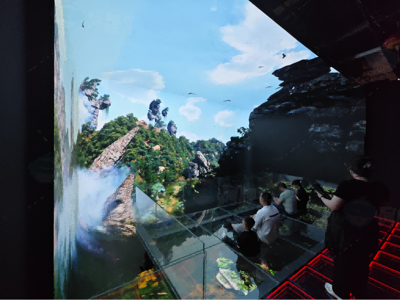 軌道影院跟懸空玻璃劇場有什么不同呢?